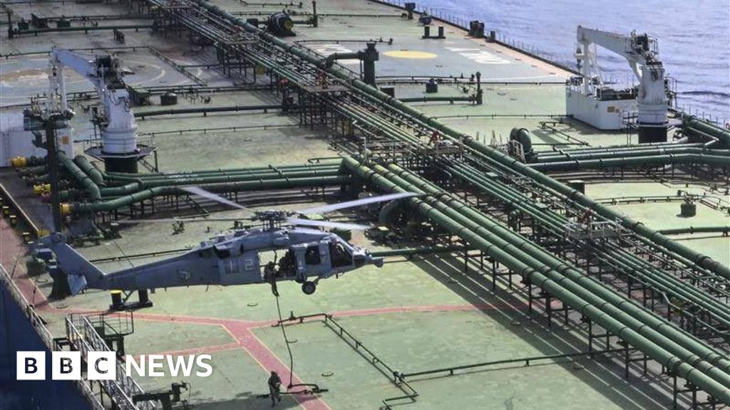 Trump mayın döşeyen gemileri tehdit ederken ABD gemileri İran petrolü taşıyor